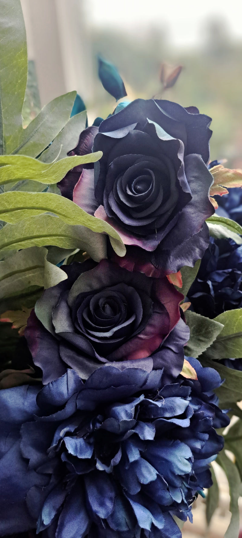 Donkerblauwe zijden roos