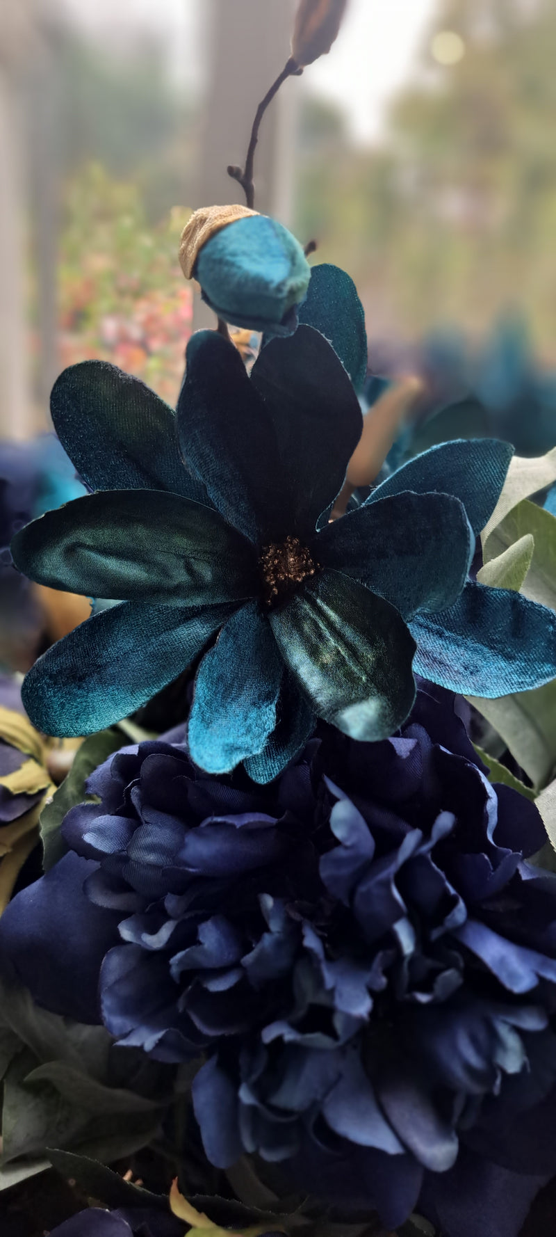 Blauw zijden Magnolitak met goud accenten