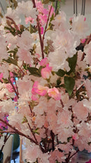 Zijden bloesemtak in licht- of hardroze